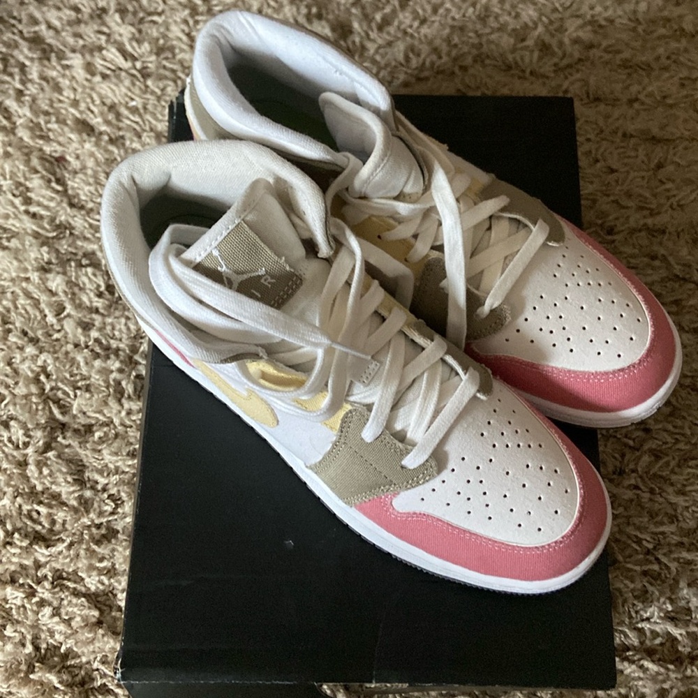 Air Jordan 1 mid